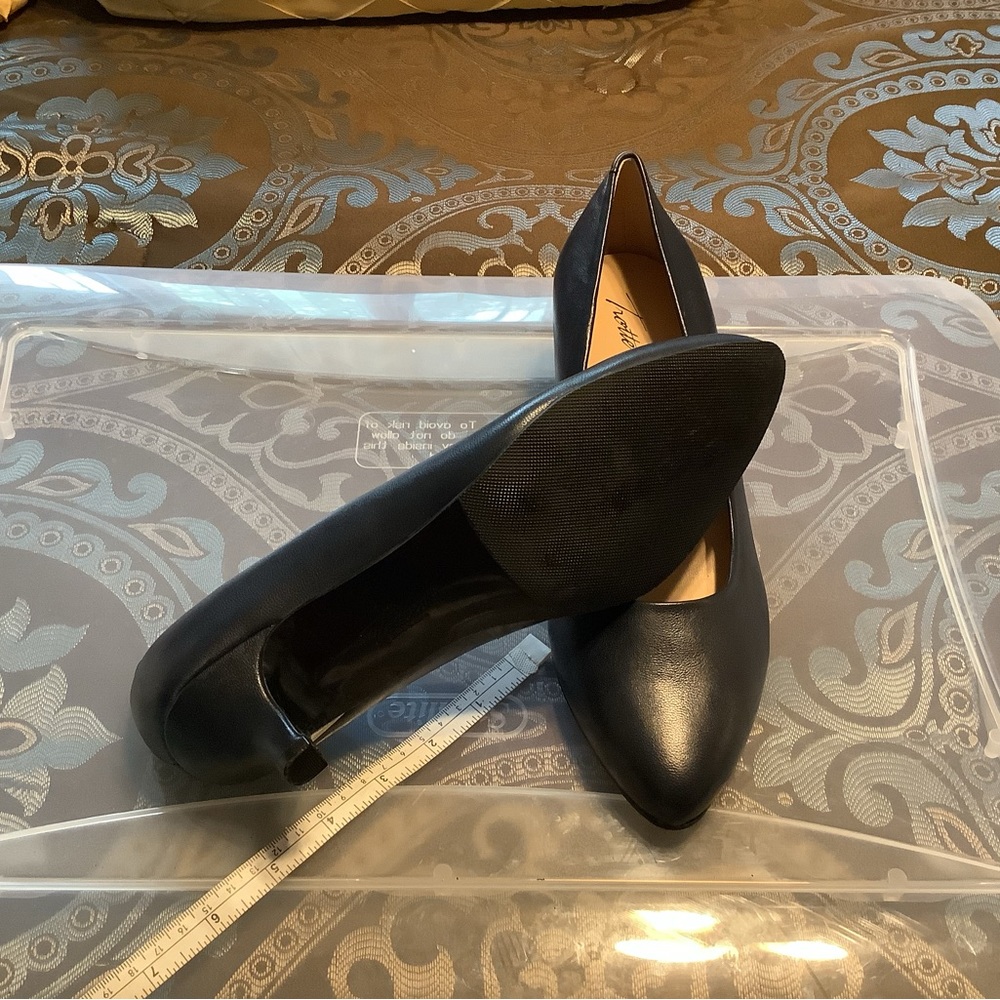 Blue leather Trotters NWOT - Picture 7 of 8